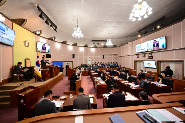 제242회 거제시의회 임시회 개회, 제1차 본회의